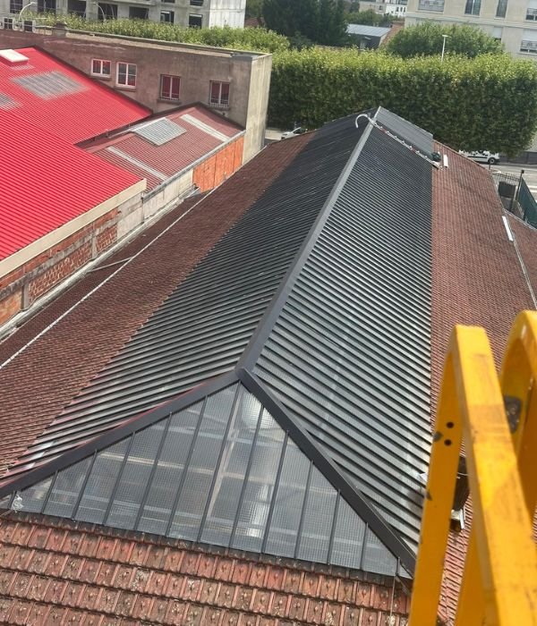 Verrière de toiture en pente posée par CapAlu